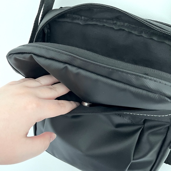 Bench - Shoulder Crossbody Bag - Picture 5 of 6